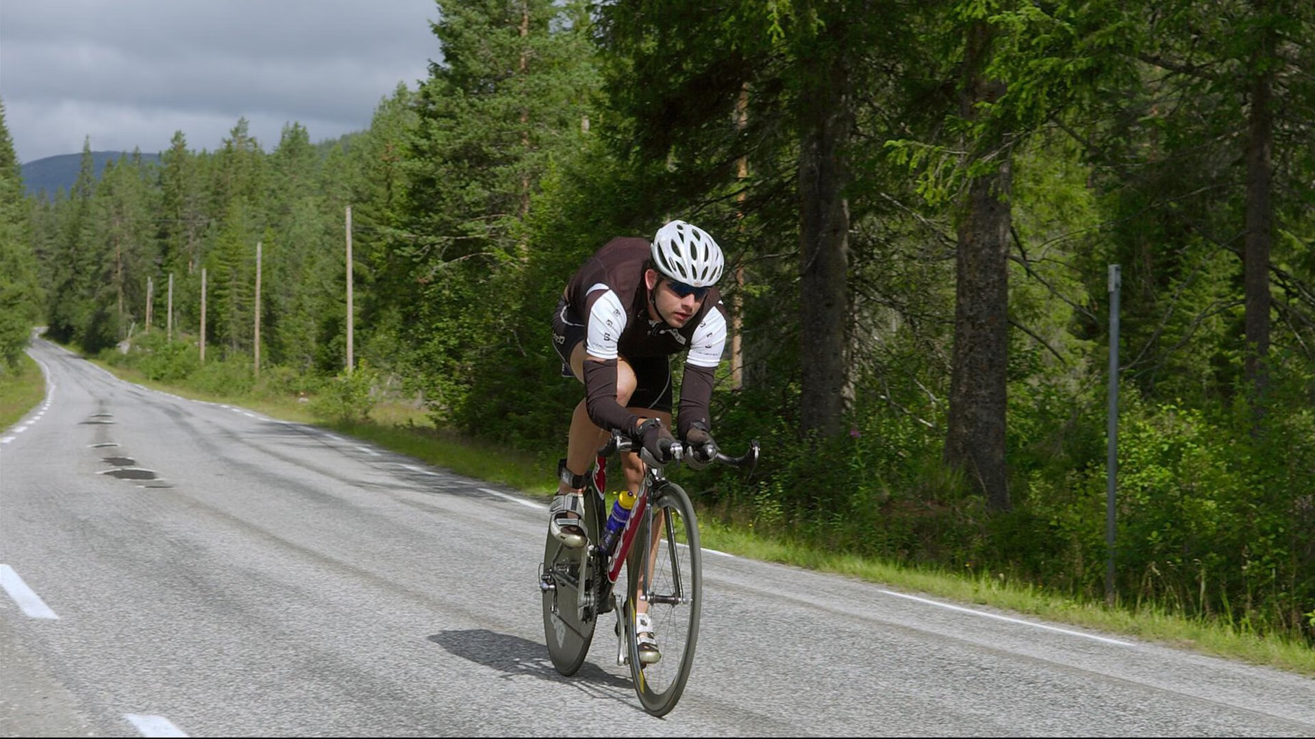 女篮姑娘的笑容展现自信与荣光，篮球女篮